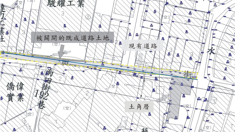 為了避開這些既成道路土地,土角厝將拆整整12米